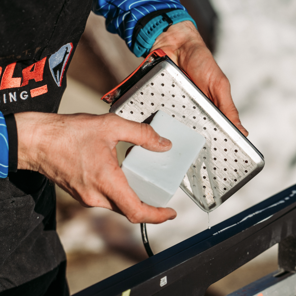 Waxes, helmets, technical textiles, timing - VOLA